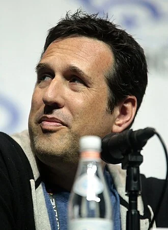 Zack Estrin height profile photo