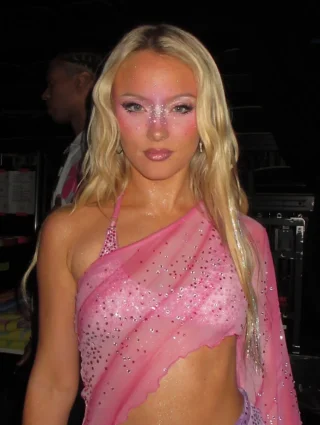 Zara Larsson height profile photo