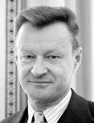 Zbigniew Brzezinski height profile photo