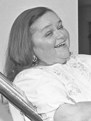 Zelda Rubinstein height profile photo