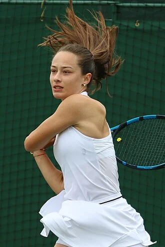 Zeynep Sönmez height profile photo
