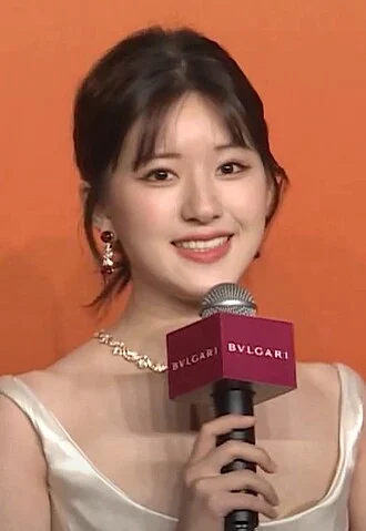 Zhao Lusi height profile photo