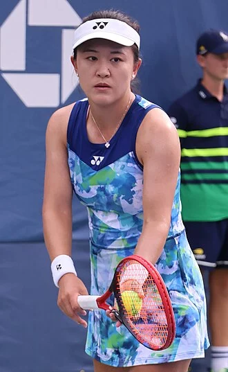 Zhu Lin (tennis) height profile photo