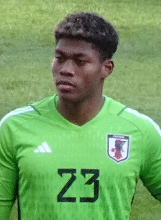 Zion Suzuki height profile photo
