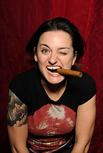 Zoe Lyons height profile photo