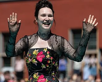 Zoë Më height profile photo