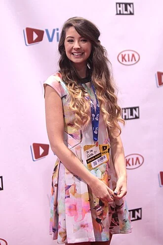 Zoe Sugg height profile photo