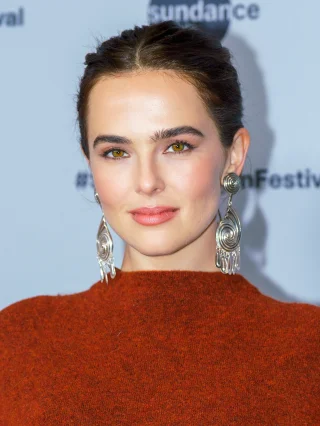 Zoey Deutch height profile photo