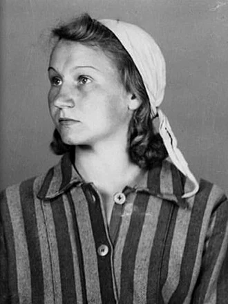 Zofia Posmysz height profile photo