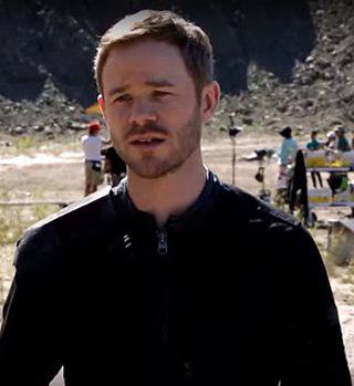 Aaron Ashmore Height