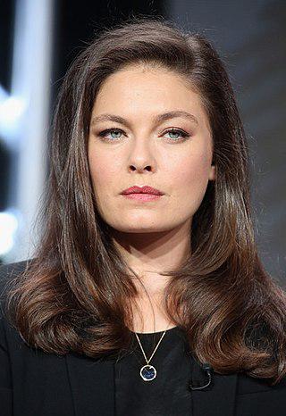 Alexa Davalos Height