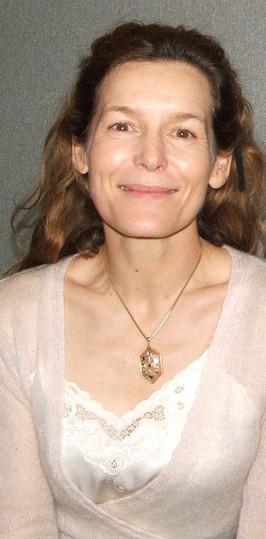 Alice Krige Height