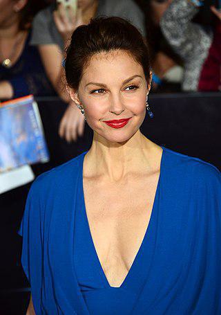 Ashley Judd Height