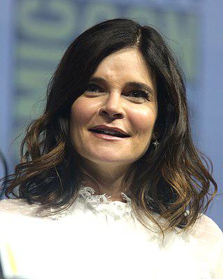 Betsy Brandt Height