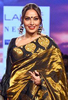 Bipasha Basu Height