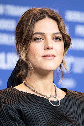 Callie Hernandez Height