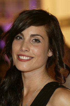 Carly Pope Height