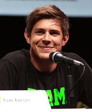 Chris Lowell Height