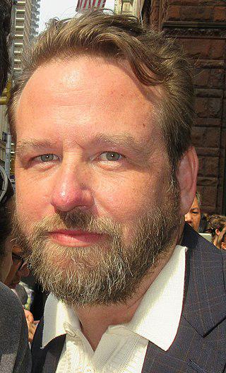 Dallas Roberts Height