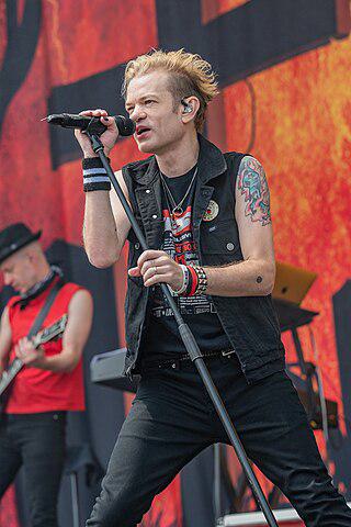 Deryck Whibley Height