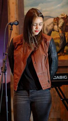 Dia Frampton Height