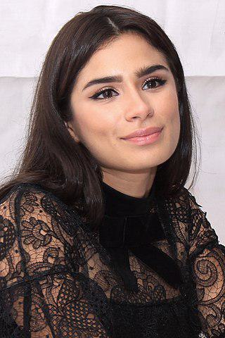 Diane Guerrero Height