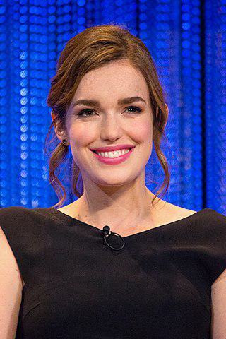 Elizabeth Henstridge Height