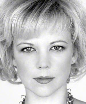 Emily Bergl Height