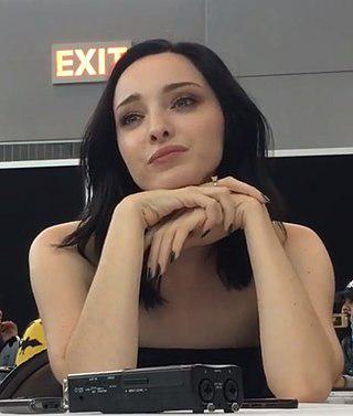 Emma Dumont Height