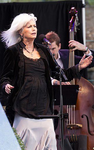 Emmylou Harris Height