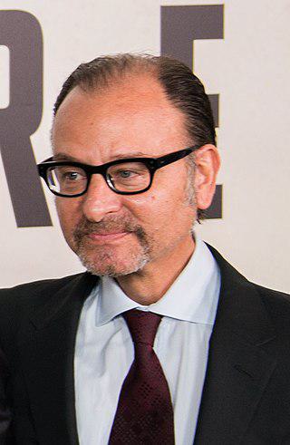 Fisher Stevens Height