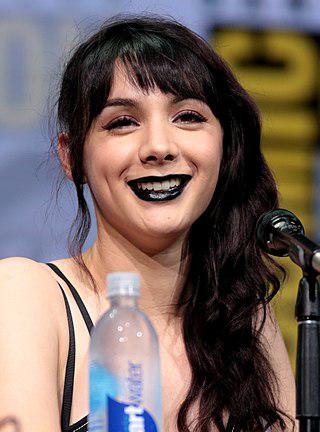 Hannah Marks Height