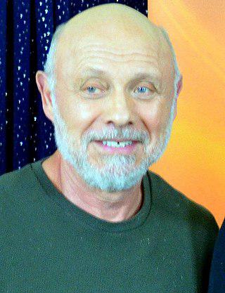 Hector Elizondo Height