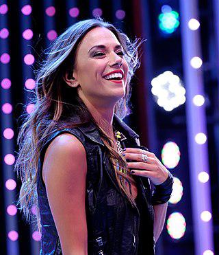 Jana Kramer Height