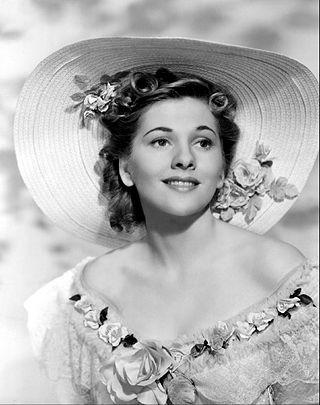 Joan Fontaine Height