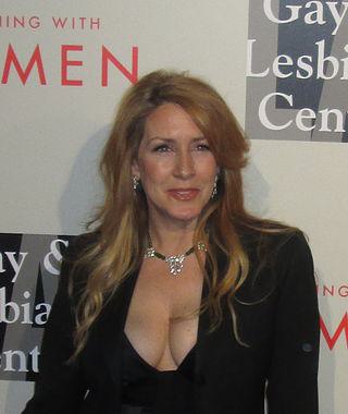 Joely Fisher Height