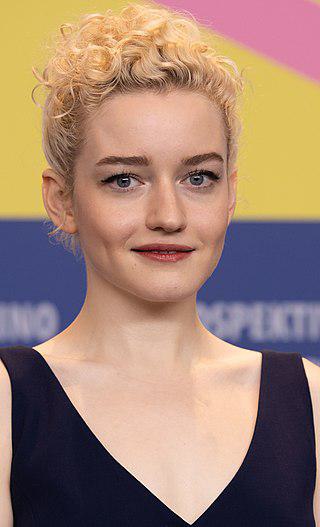 Julia Garner Height