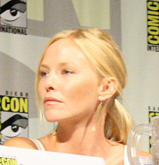 Kelli Giddish Height