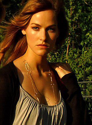 Kelly Overton Height