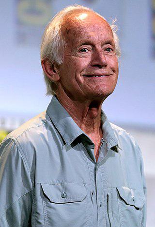 Lance Henriksen Height