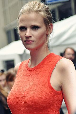 Lara Stone Height