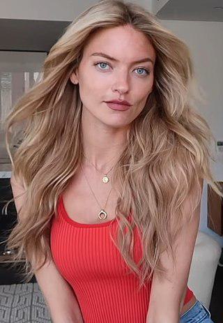 Martha Hunt Height