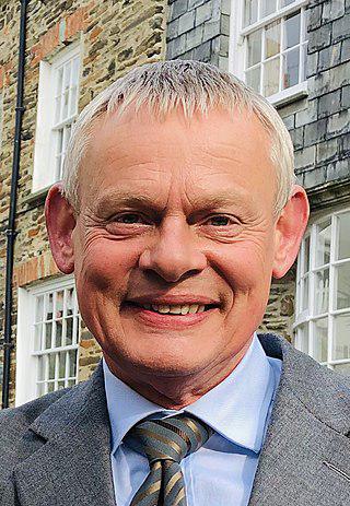 Martin Clunes Height