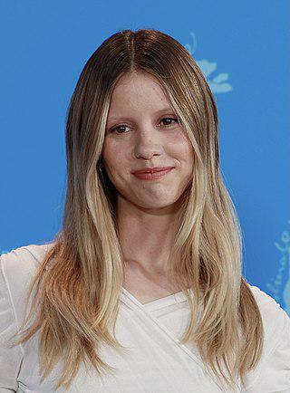 Mia Goth Height