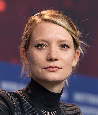 Mia Wasikowska Height