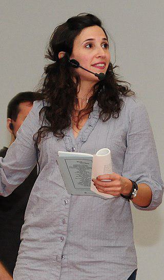 Michaela Watkins Height