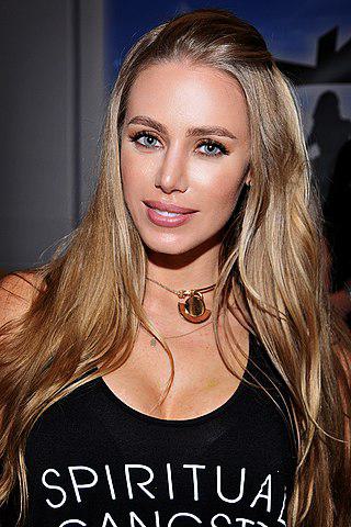 Nicole Aniston Height