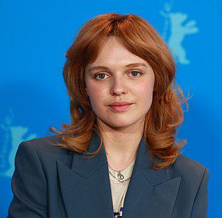 Odessa Young Height