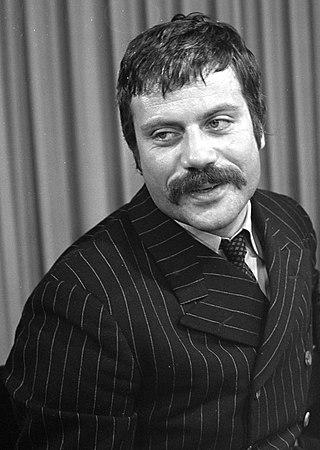 Oliver Reed Height