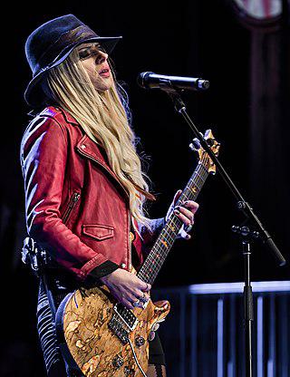 Orianthi Height